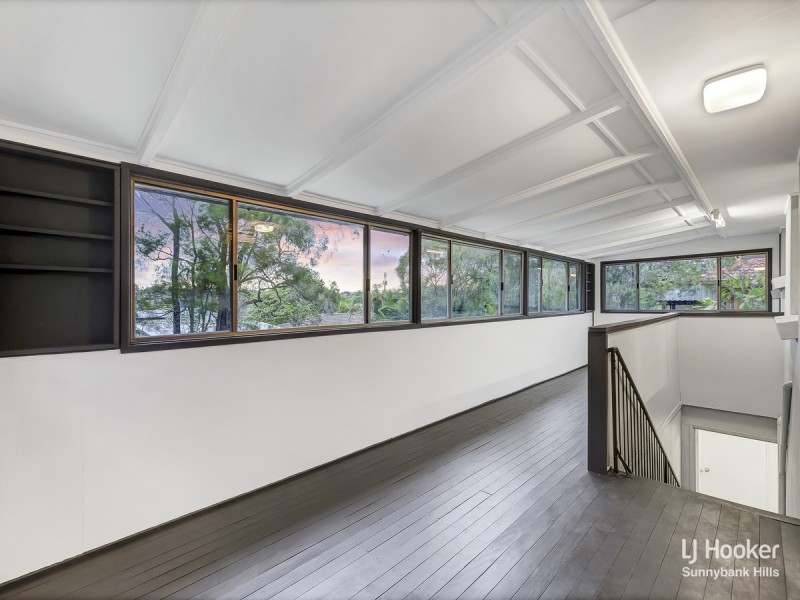 22 Menkira Street, Mansfield QLD 4122