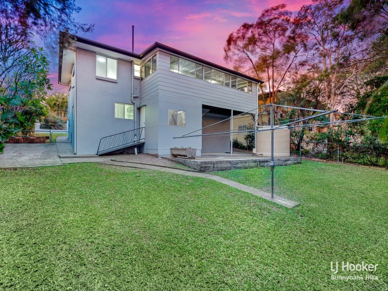 22 Menkira Street, Mansfield QLD 4122