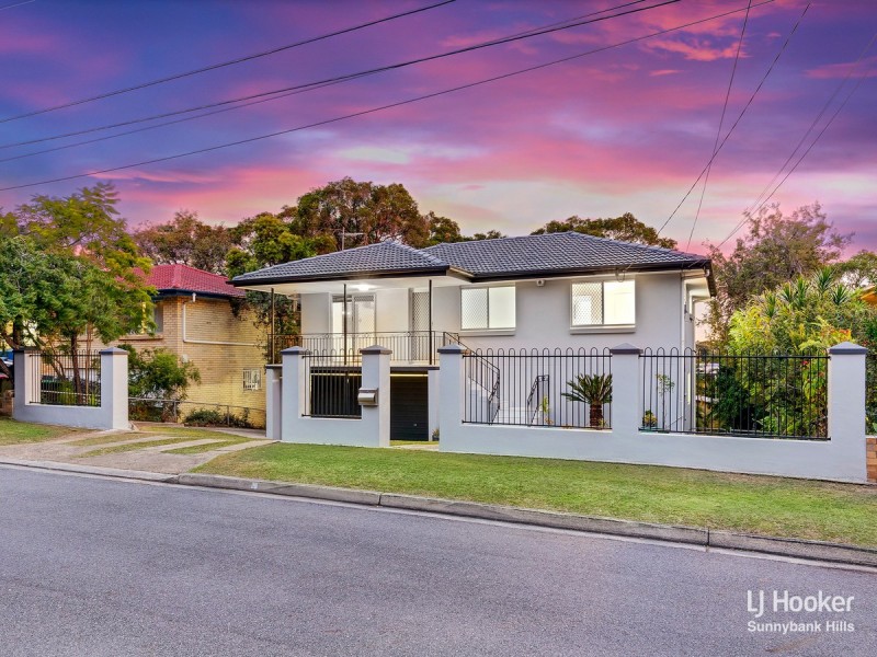 22 Menkira Street, Mansfield QLD 4122