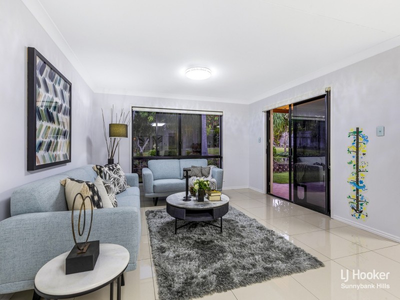 18 Victoria Crescent, Parkinson QLD 4115