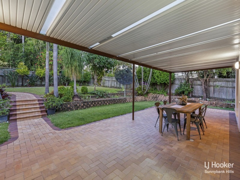18 Victoria Crescent, Parkinson QLD 4115