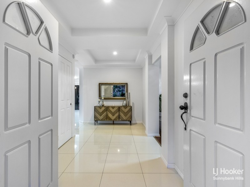 18 Victoria Crescent, Parkinson QLD 4115