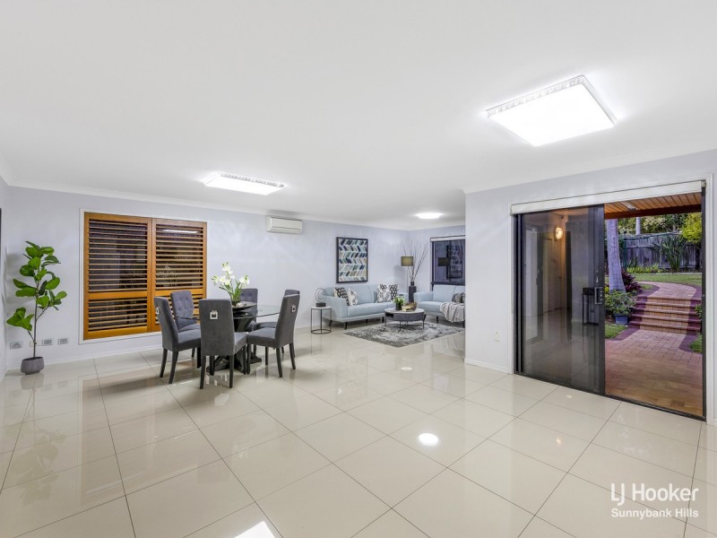 18 Victoria Crescent, Parkinson QLD 4115