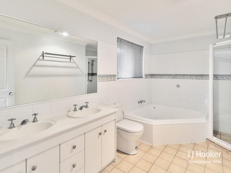 18 Victoria Crescent, Parkinson QLD 4115