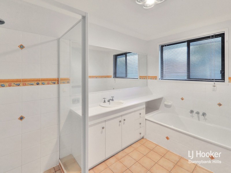 18 Victoria Crescent, Parkinson QLD 4115