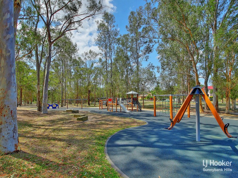 18 Victoria Crescent, Parkinson QLD 4115