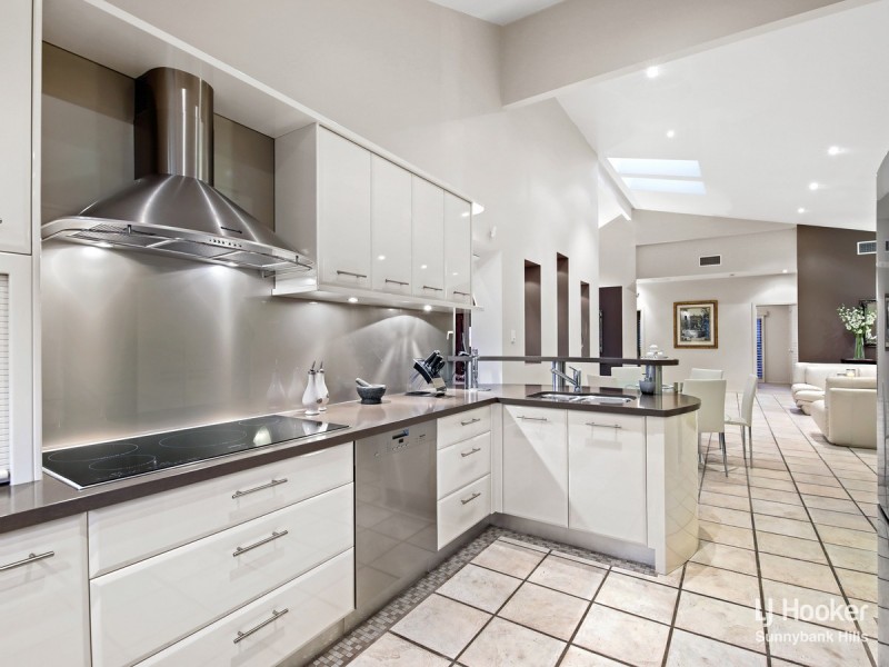8 Narell Court, Sunnybank Hills QLD 4109