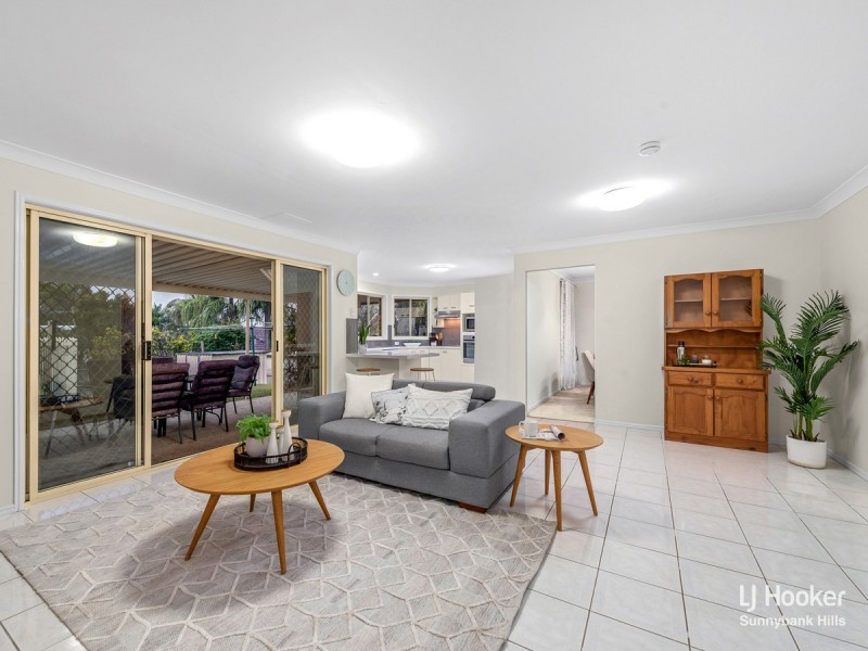 11 Magenta Place, Wishart QLD 4122