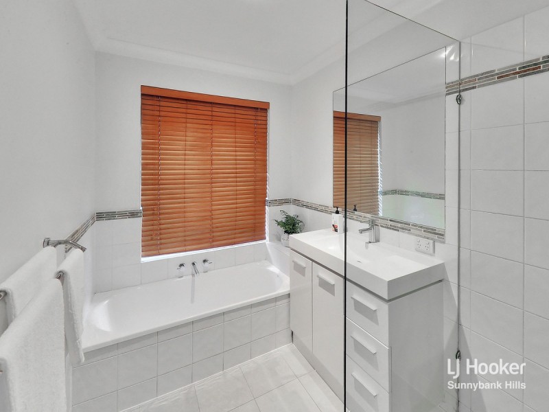 1 Matisse Place, Mackenzie QLD 4156