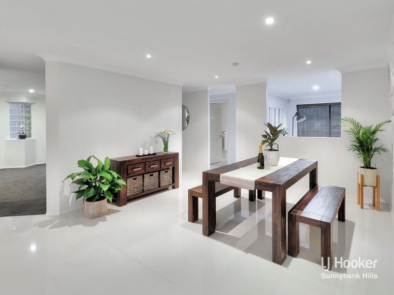 1 Matisse Place, Mackenzie QLD 4156