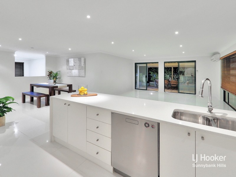 1 Matisse Place, Mackenzie QLD 4156