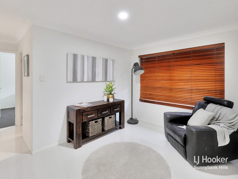 1 Matisse Place, Mackenzie QLD 4156