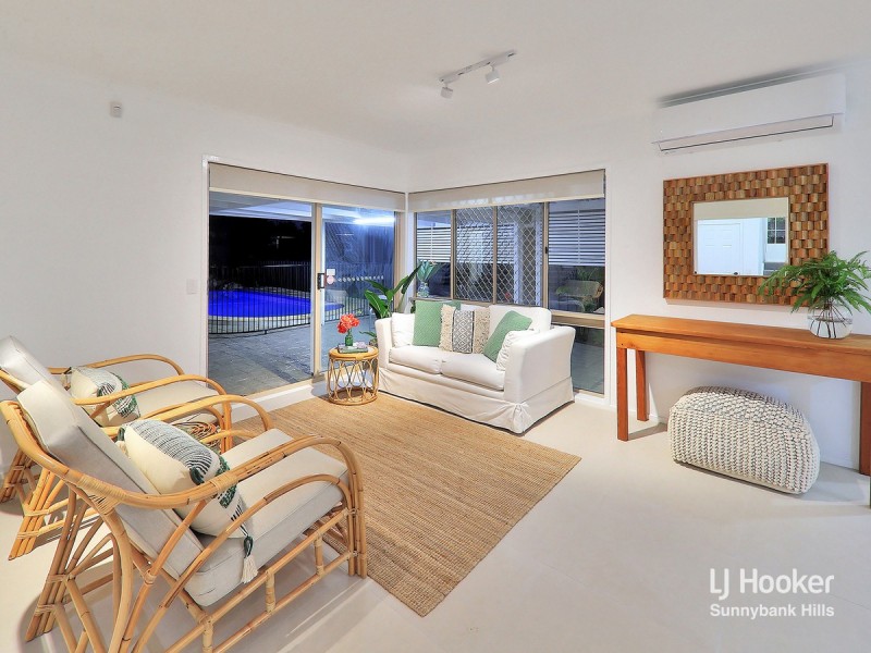 8 Googie Crescent, Eight Mile Plains QLD 4113