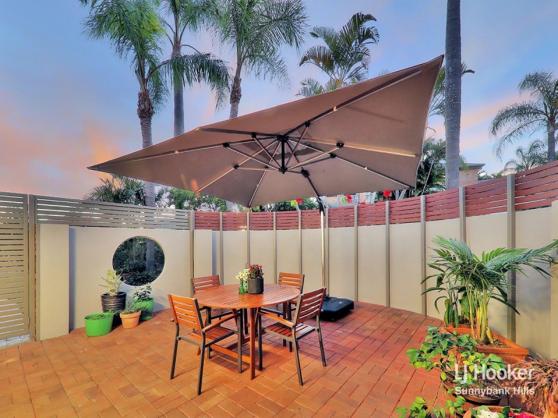 8 Googie Crescent, Eight Mile Plains QLD 4113