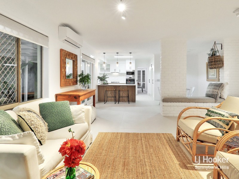 8 Googie Crescent, Eight Mile Plains QLD 4113