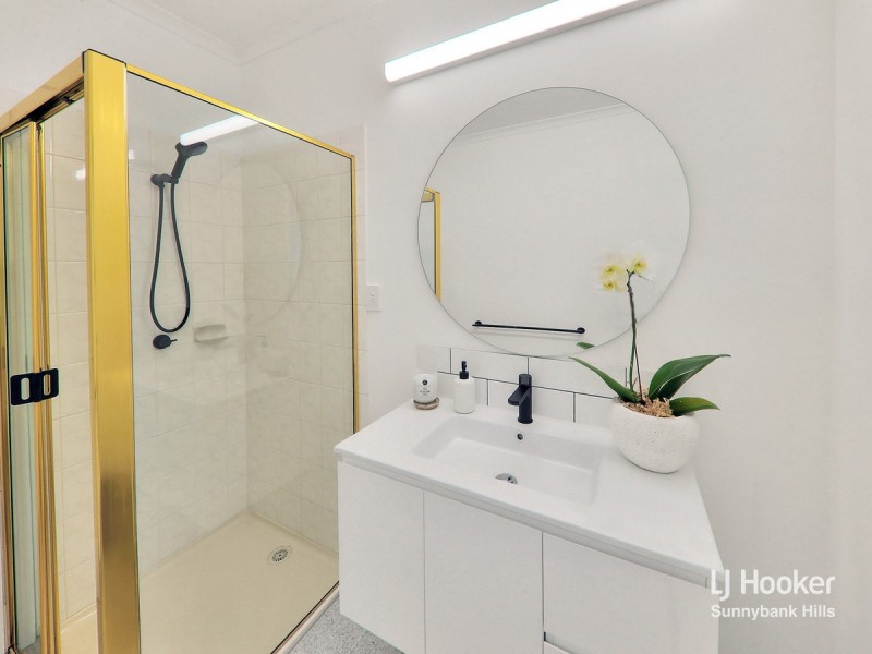 8 Googie Crescent, Eight Mile Plains QLD 4113