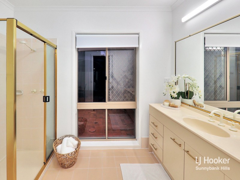 8 Googie Crescent, Eight Mile Plains QLD 4113