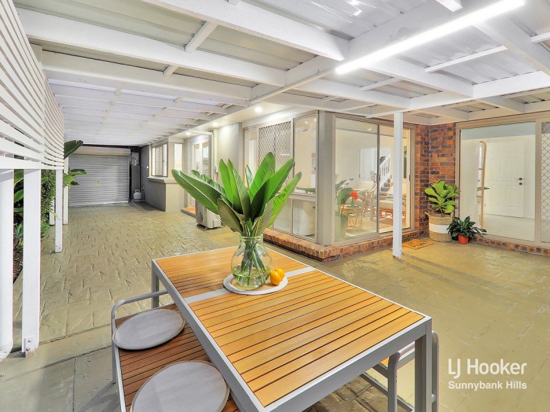 8 Googie Crescent, Eight Mile Plains QLD 4113