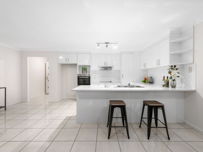 3 Linfield Street, Hillcrest QLD 4118