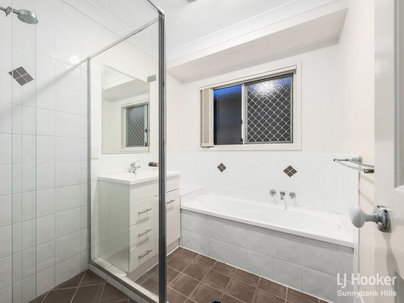 3 Linfield Street, Hillcrest QLD 4118