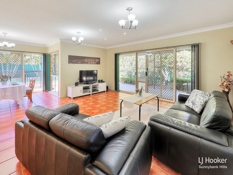 5 Glenna Place, Parkinson QLD 4115