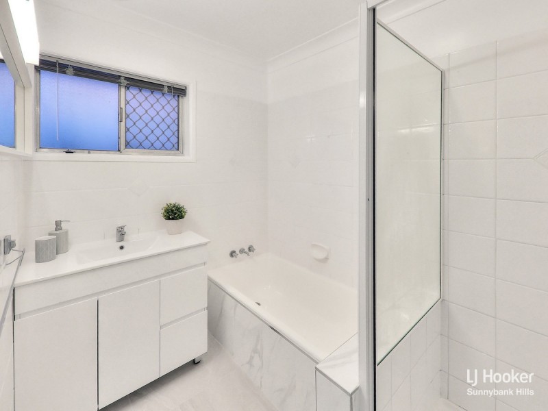 32 Narrawong Street, Rochedale South QLD 4123