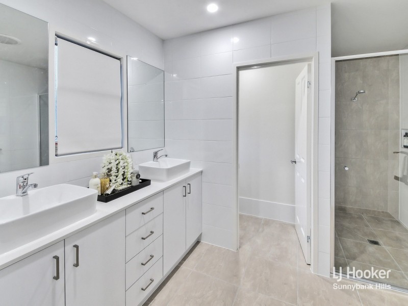 10 Sunshine Place, Eight Mile Plains QLD 4113