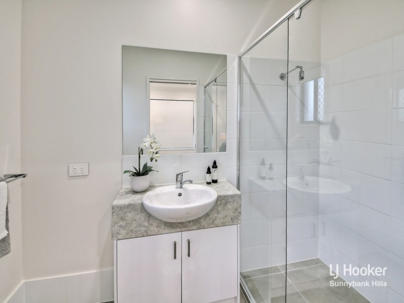 10 Sunshine Place, Eight Mile Plains QLD 4113