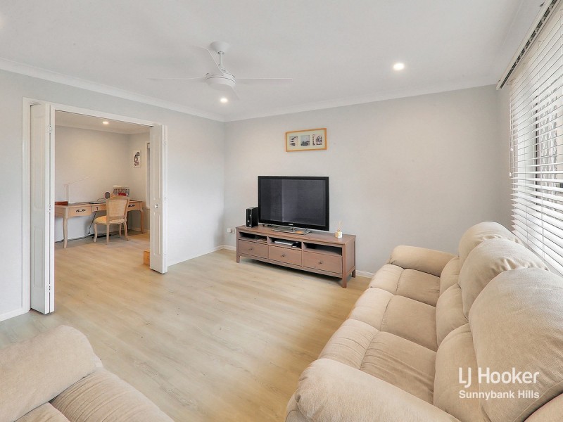 38 Swan Lake Crescent, Calamvale QLD 4116