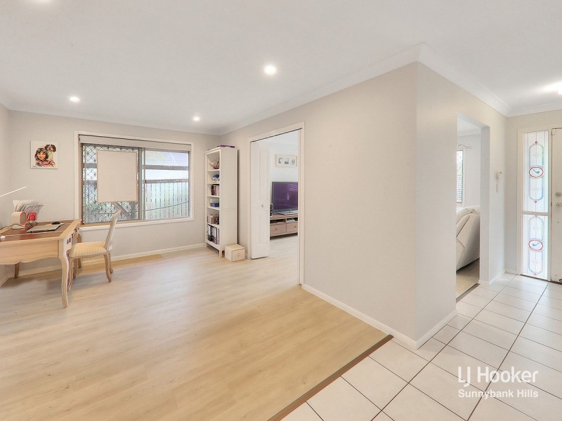 38 Swan Lake Crescent, Calamvale QLD 4116