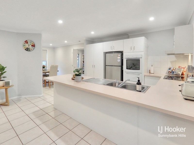 38 Swan Lake Crescent, Calamvale QLD 4116