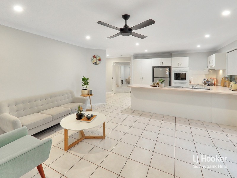 38 Swan Lake Crescent, Calamvale QLD 4116