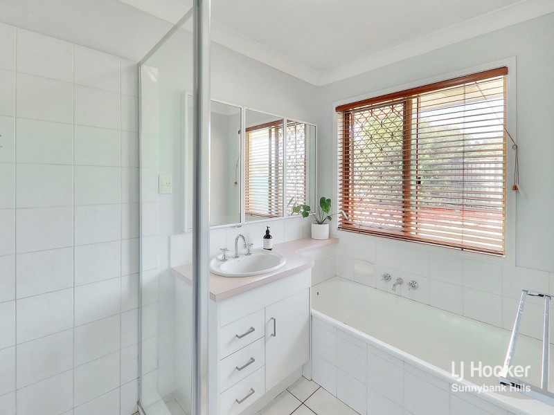 38 Swan Lake Crescent, Calamvale QLD 4116