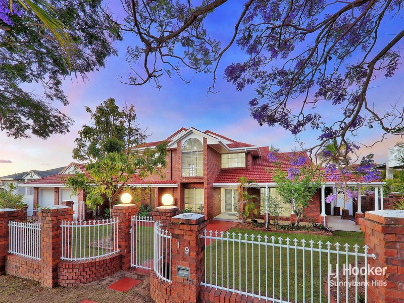 19 Lindfield Circuit, Robertson QLD 4109