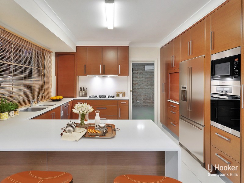 19 Lindfield Circuit, Robertson QLD 4109