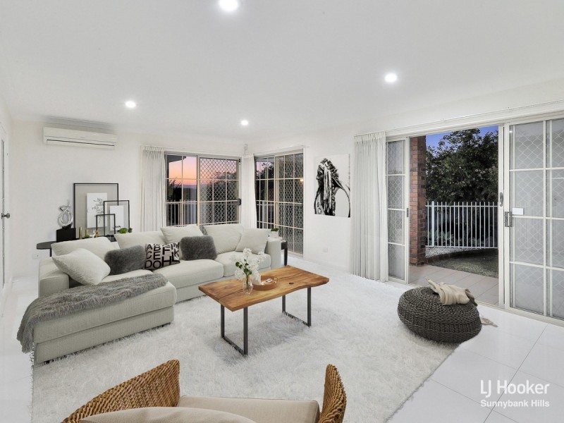 19 Lindfield Circuit, Robertson QLD 4109