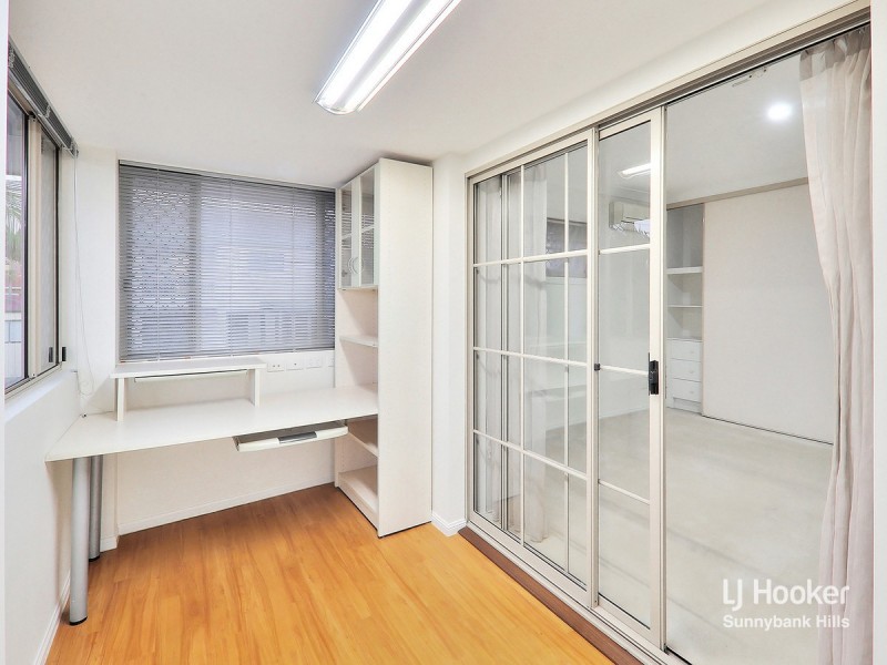 19 Lindfield Circuit, Robertson QLD 4109