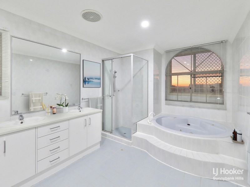 19 Lindfield Circuit, Robertson QLD 4109