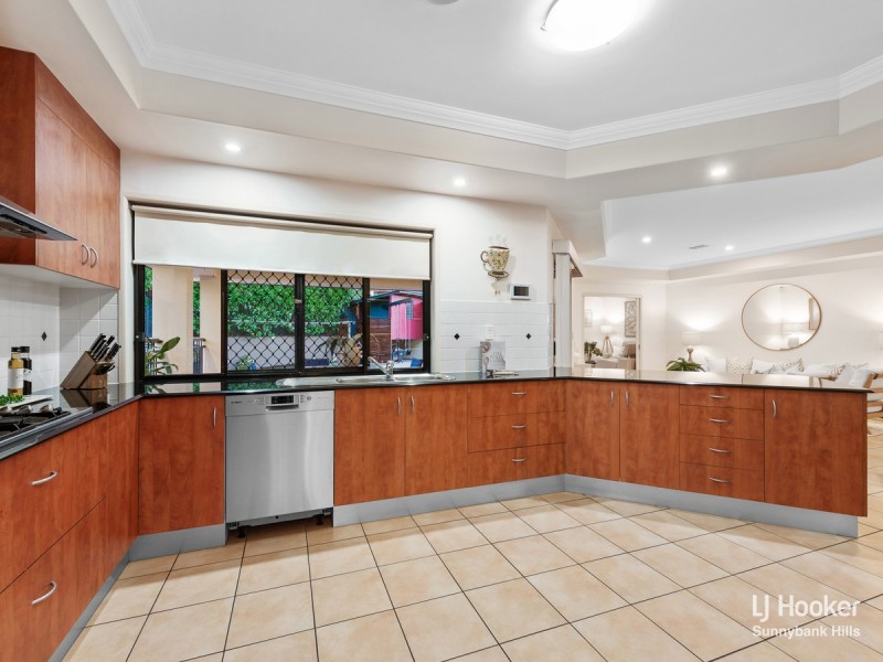 7 Sandwell Close, Wishart QLD 4122