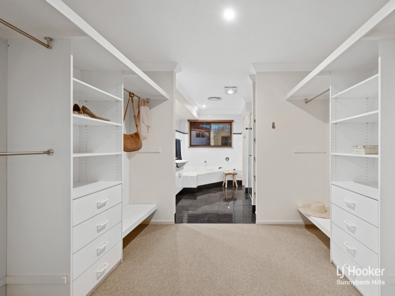 7 Sandwell Close, Wishart QLD 4122