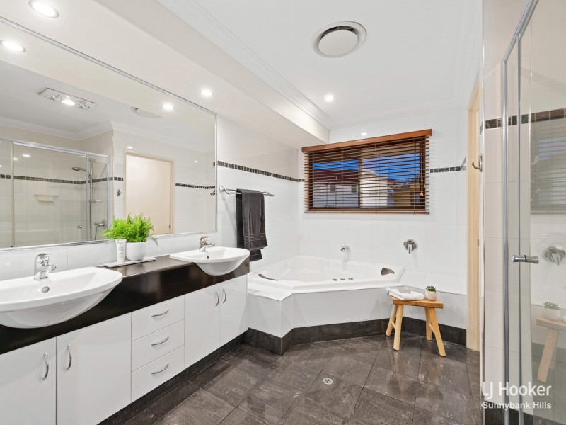 7 Sandwell Close, Wishart QLD 4122