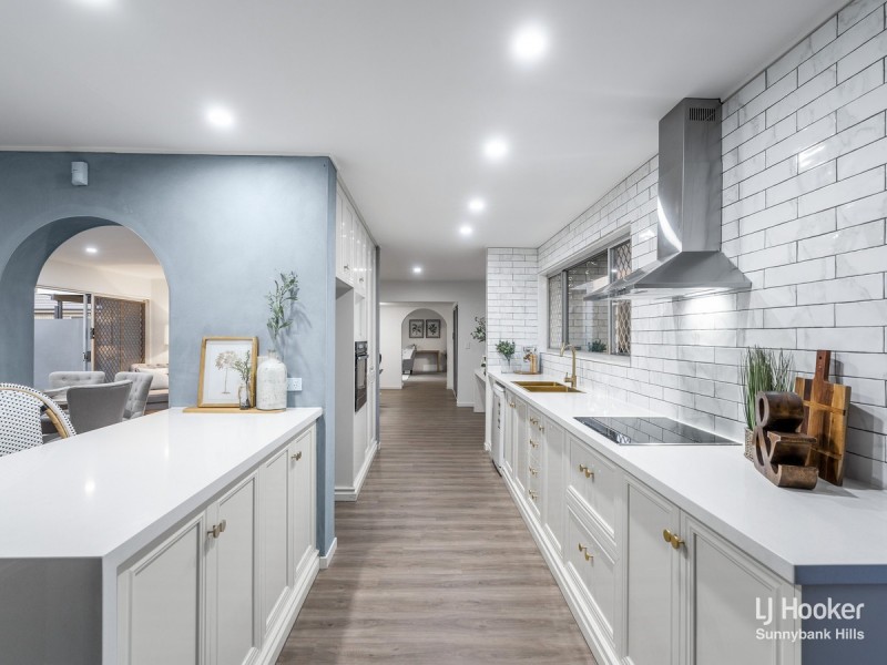 8 Lambert Drive, Calamvale QLD 4116