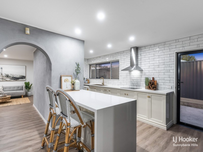 8 Lambert Drive, Calamvale QLD 4116