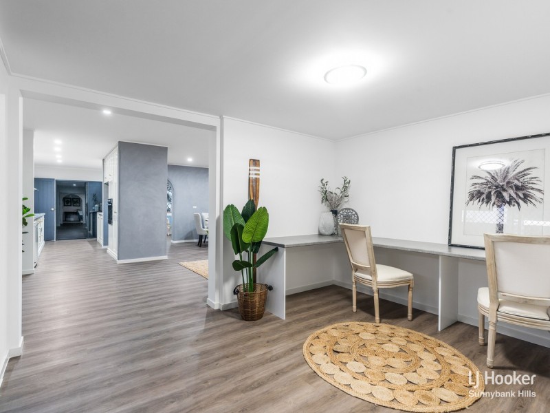 8 Lambert Drive, Calamvale QLD 4116