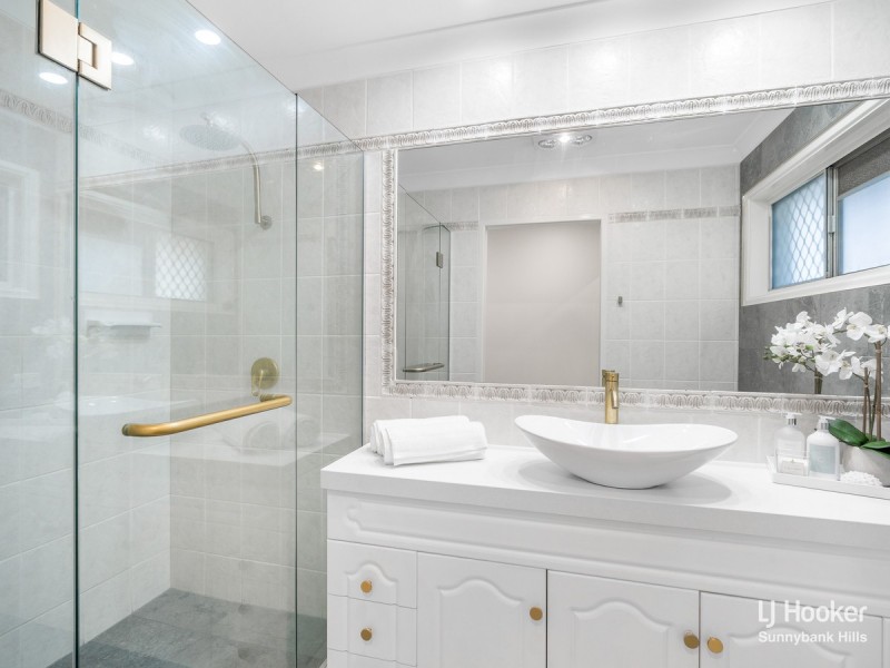 8 Lambert Drive, Calamvale QLD 4116