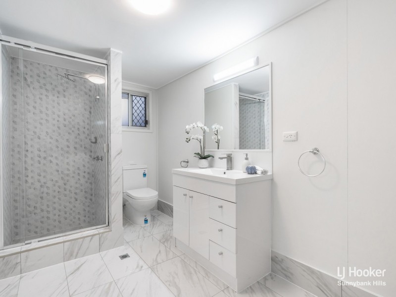 8 Lambert Drive, Calamvale QLD 4116