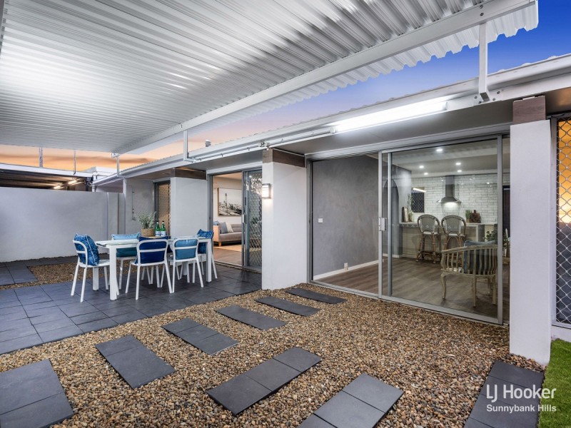 8 Lambert Drive, Calamvale QLD 4116