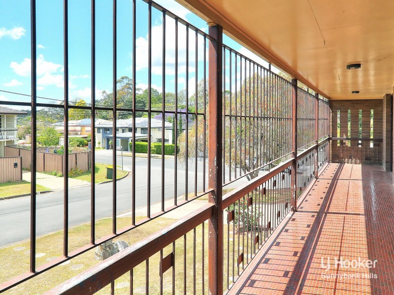 52 Morialta Street, Mansfield QLD 4122