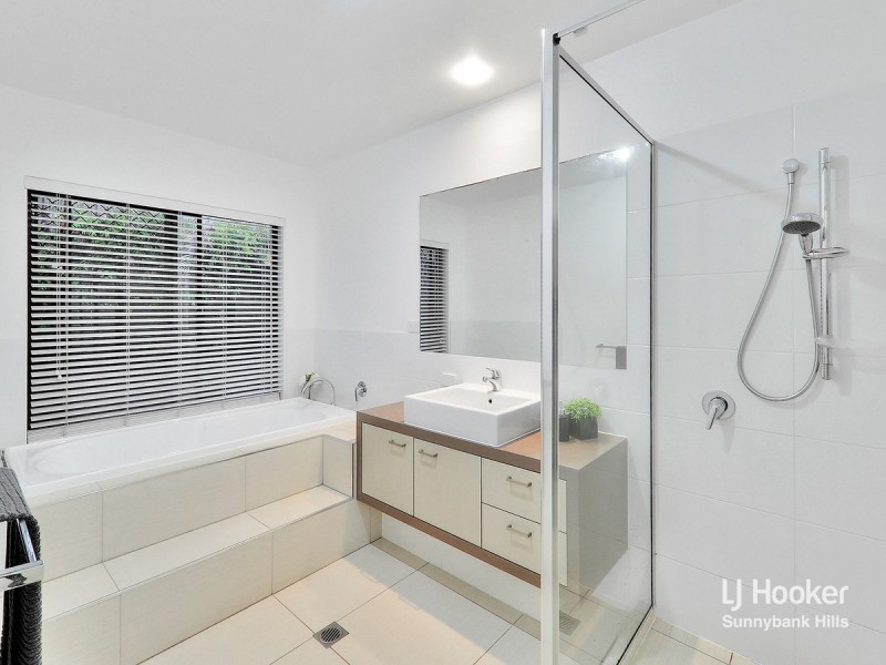 24 Innaminka Place, Parkinson QLD 4115