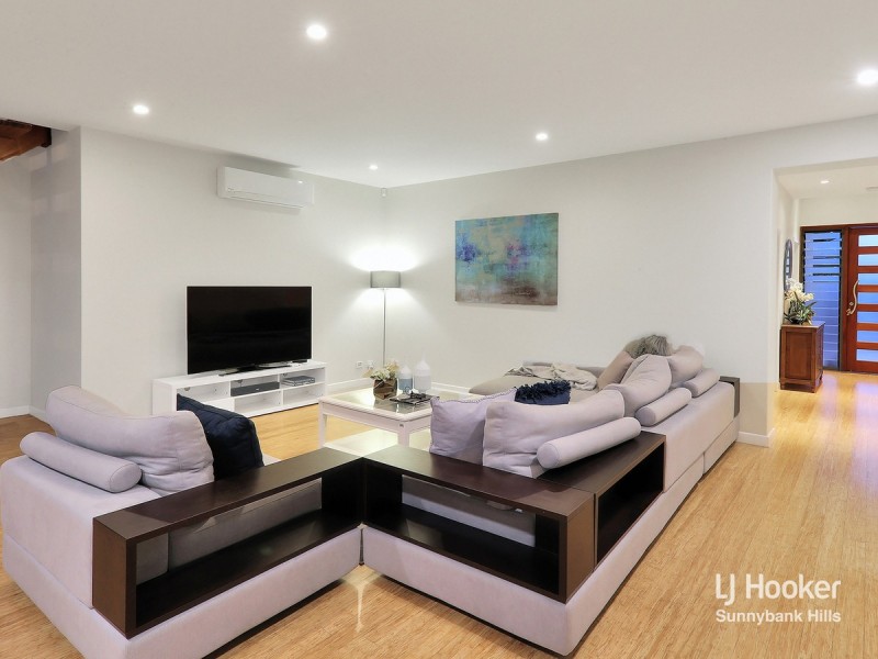 18 Walker Circuit, Eight Mile Plains QLD 4113